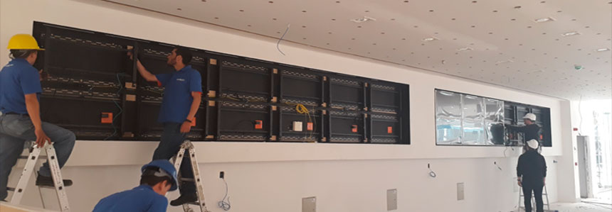 Instalacion de 12 pantallas en la pared de drywall